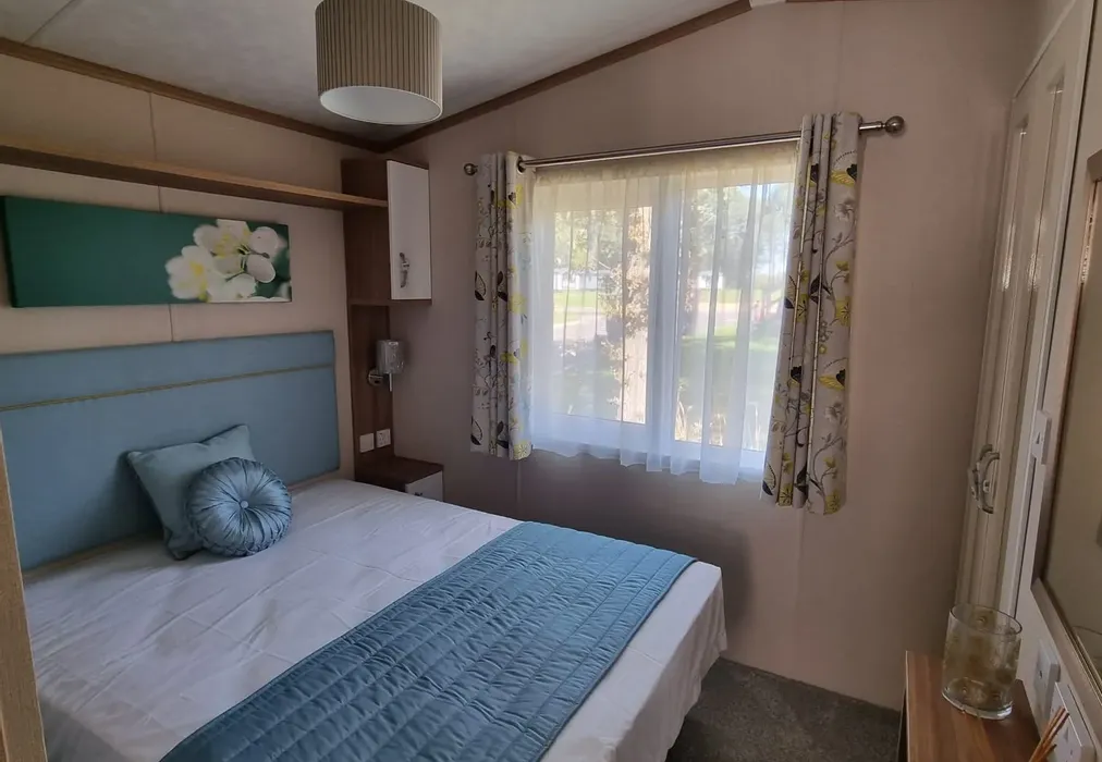 Bedroom - Emms Lane, Brooks Green, Horsham, West Sussex - Wards of Kent