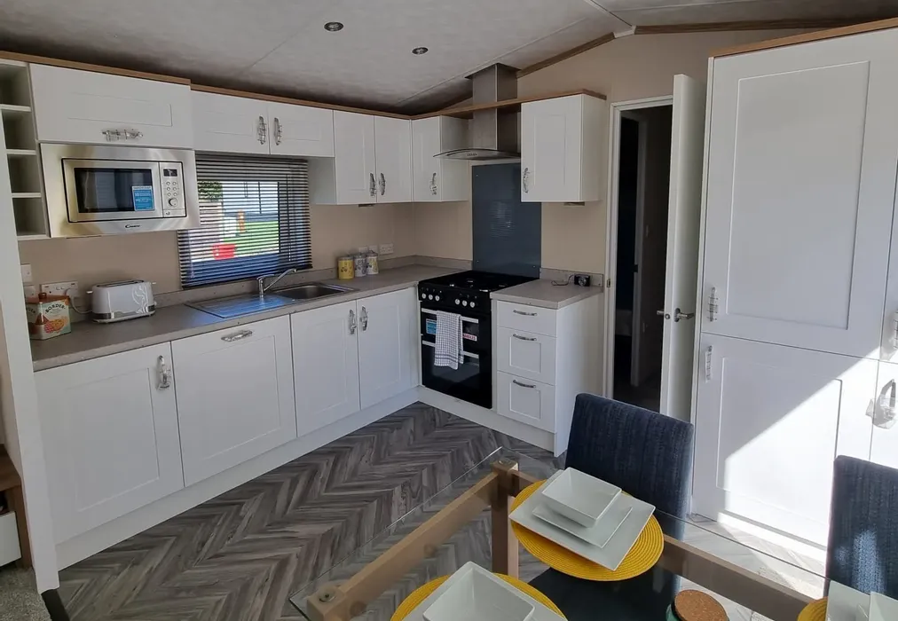Kitchen - Emms Lane, Brooks Green, Horsham, West Sussex - Wards of Kent
