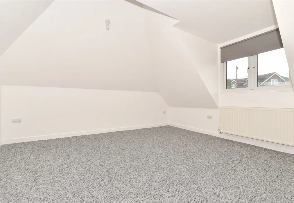 Bedroom 1 - Gordon Road, Whitstable, Kent - Wards of Kent