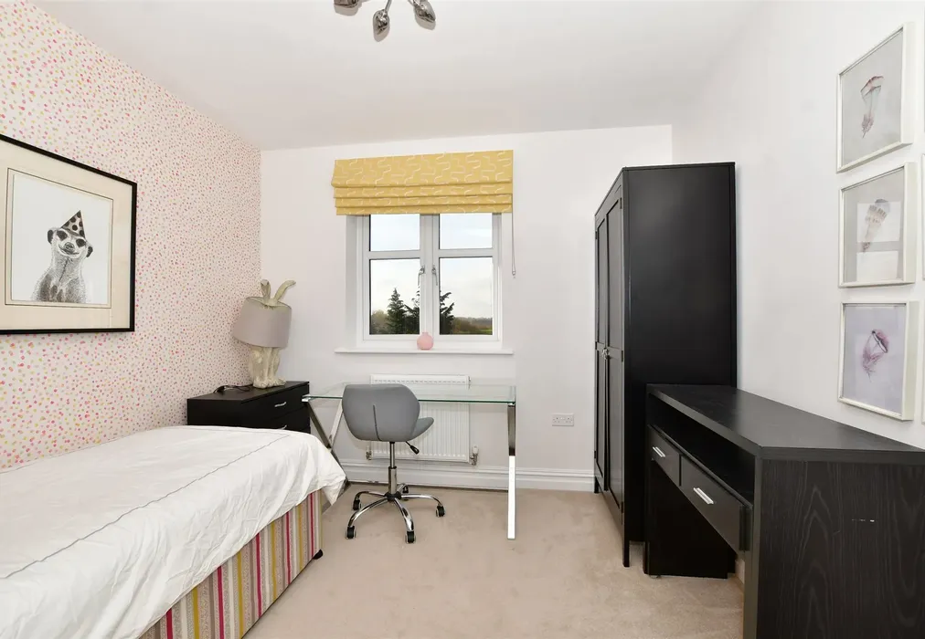 Bedroom 4 - Consort Drive, Leatherhead, Surrey - Wards of Kent
