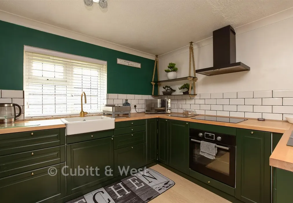 Kitchen - Cheviot Walk, West Green, Crawley, West Sussex - Wards of Kent