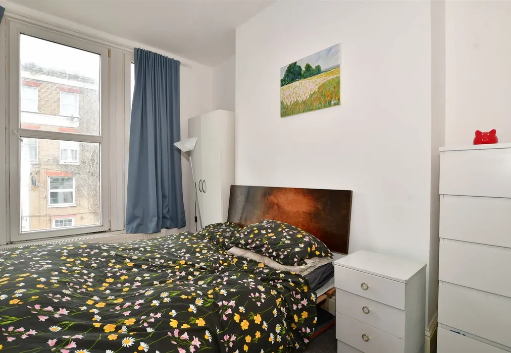 Bedroom 1 - Parrock Street, Gravesend, Kent - Wards of Kent