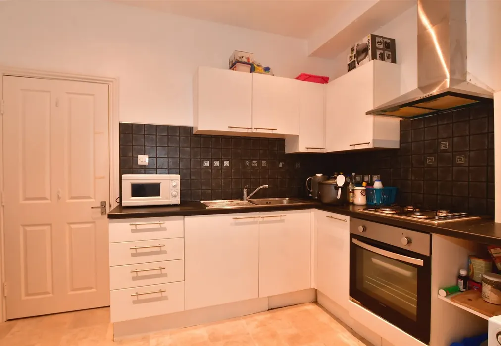Kitchen - Parrock Street, Gravesend, Kent - Wards of Kent