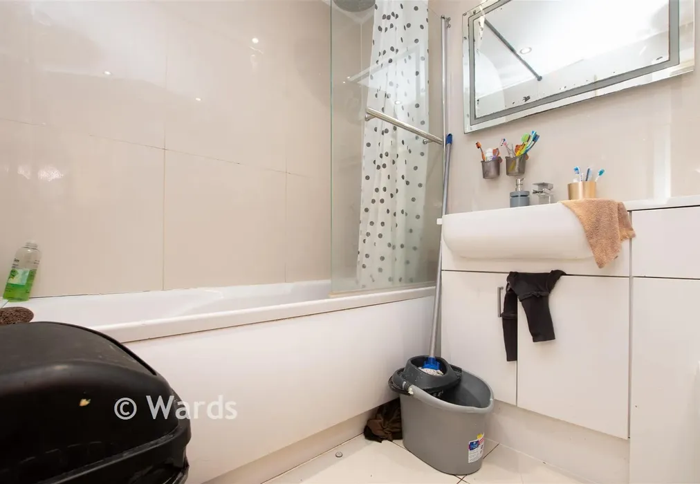 Bathroom - Dorothy Evans Close, Bexleyheath, Kent - Wards of Kent