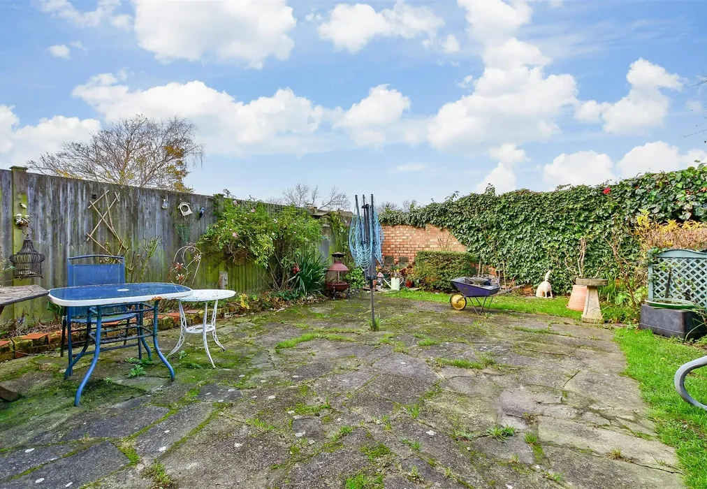 Rear Garden - Richmond Drive, New Romney, Kent - Wards of Kent