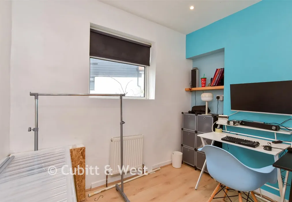 Bedroom 3 - Eskbank Avenue, Brighton, East Sussex - Wards of Kent