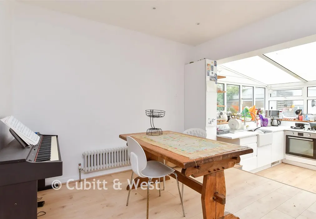 Lounge/ Diner - Eskbank Avenue, Brighton, East Sussex - Wards of Kent