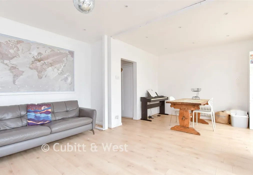 Lounge/ Diner - Eskbank Avenue, Brighton, East Sussex - Wards of Kent
