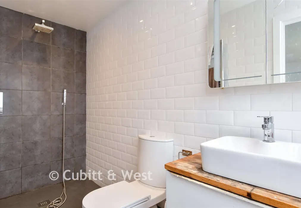 En-Suite Shower Room - Eskbank Avenue, Brighton, East Sussex - Wards of Kent