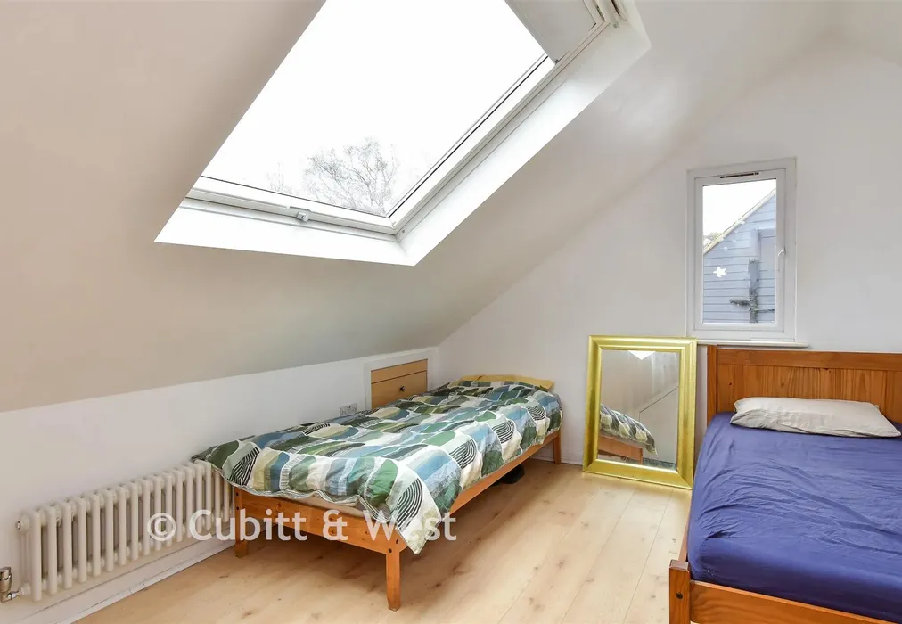Bedroom 2 - Eskbank Avenue, Brighton, East Sussex - Wards of Kent