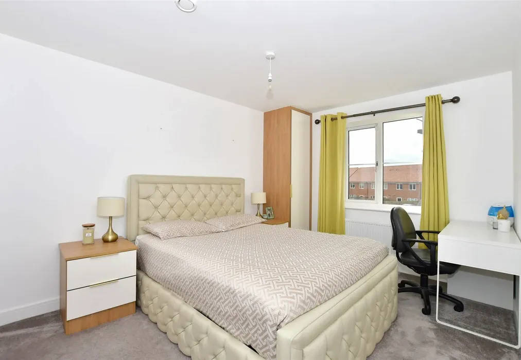 Bedroom 1 - Daffodil Crescent, Crawley, West Sussex - Wards of Kent
