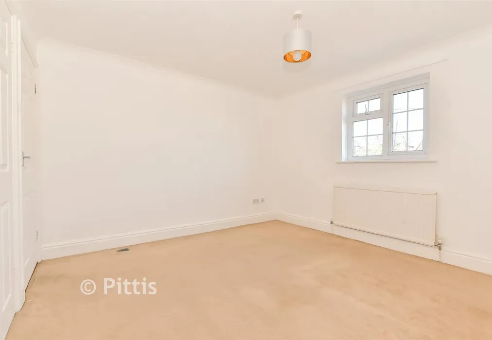 Bedroom 1 - Little London, Newport, Isle of Wight - Wards of Kent