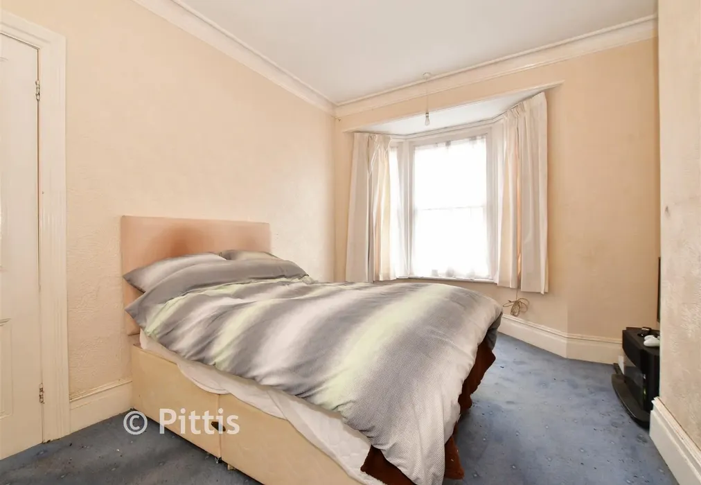 Bedroom 1 - Station Avenue, Sandown, Isle of Wight - Wards of Kent
