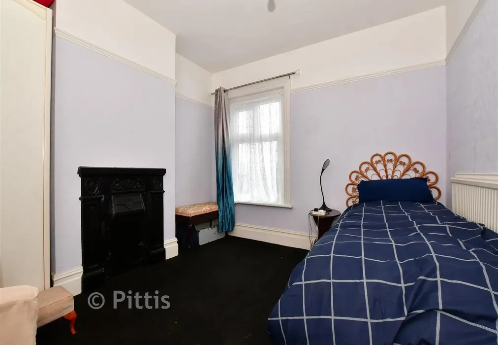 Bedroom 2 - Station Avenue, Sandown, Isle of Wight - Wards of Kent