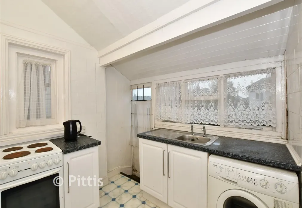 Kitchen - Station Avenue, Sandown, Isle of Wight - Wards of Kent