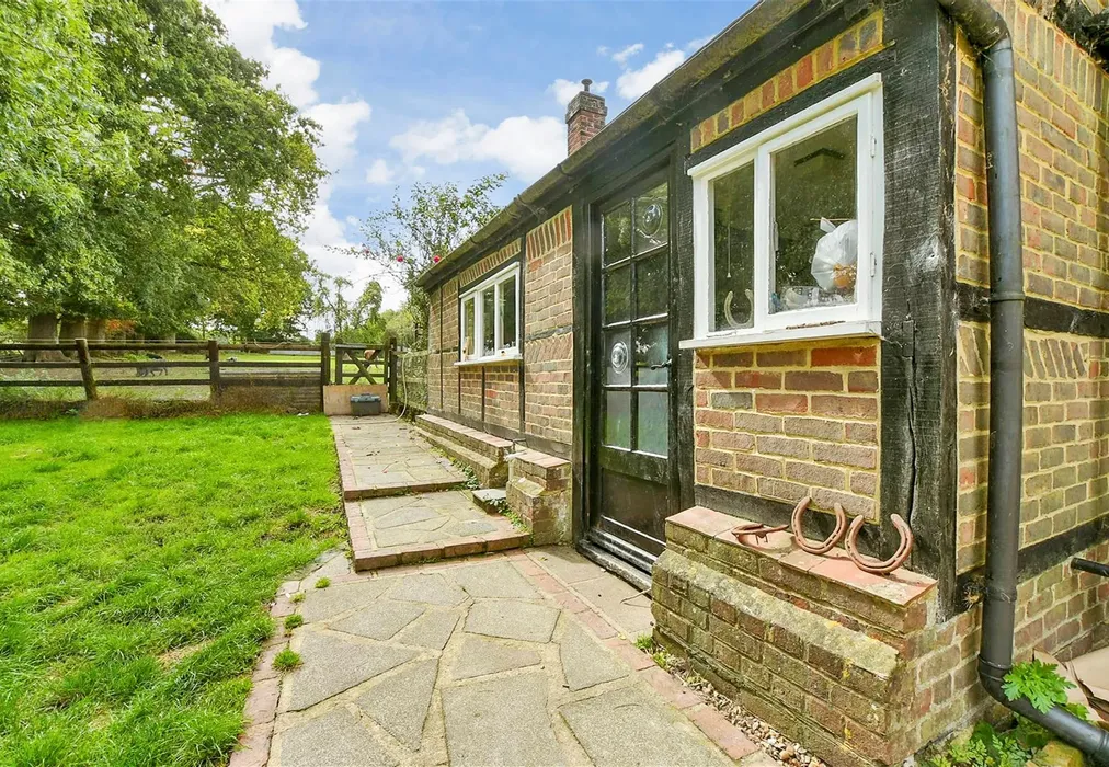 Rear Garden - Moats Lane, South Nutfield, Redhill, Surrey - Wards of Kent