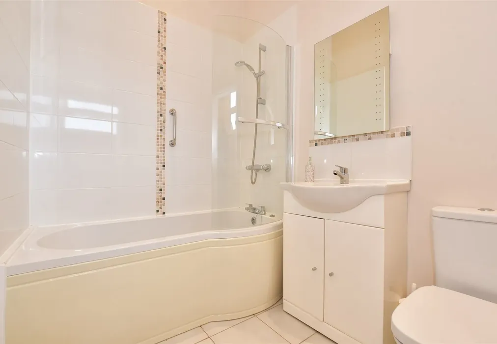 Elm Bathroom - Crescent Road, Shanklin, Isle of Wight - Wards of Kent