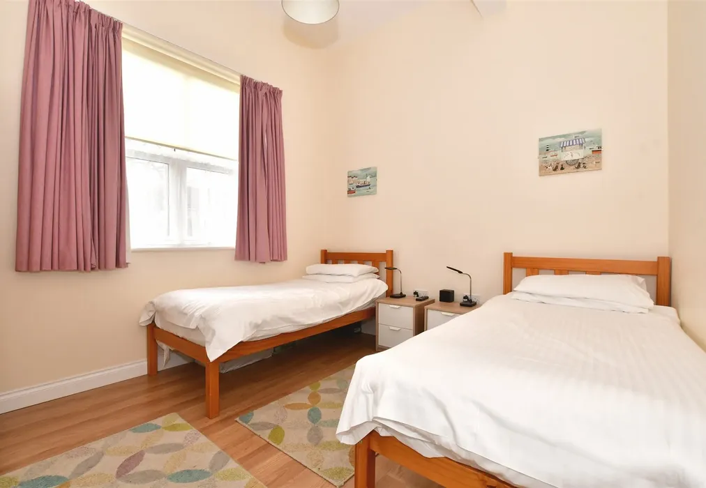 Elm Bedroom 2 - Crescent Road, Shanklin, Isle of Wight - Wards of Kent