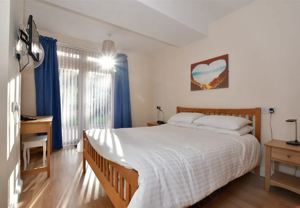 Fir Bedroom - Crescent Road, Shanklin, Isle of Wight - Wards of Kent