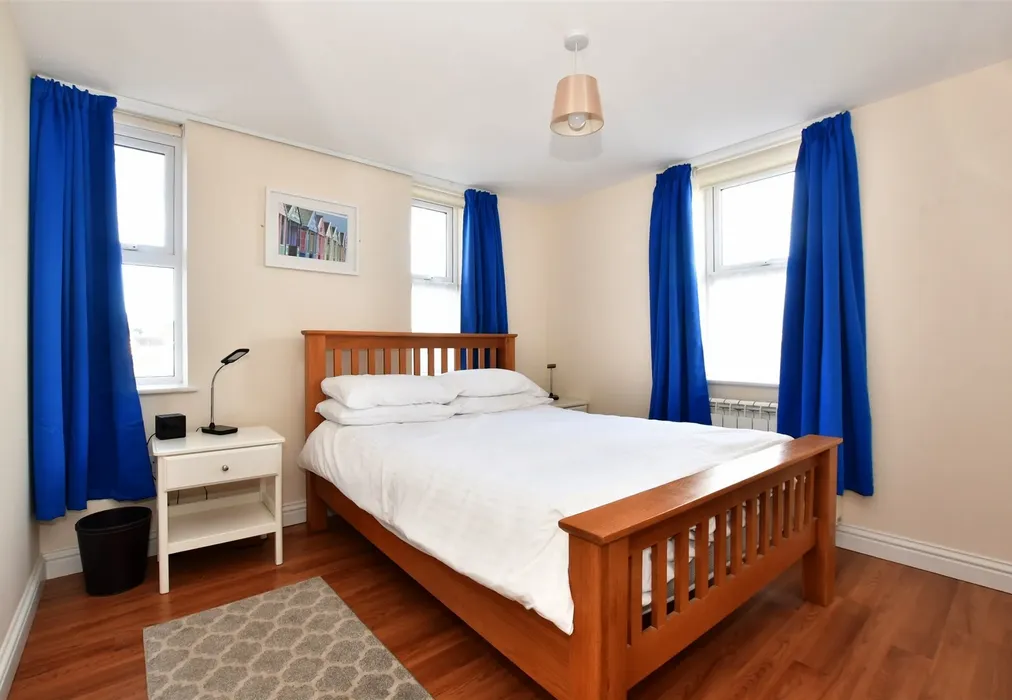 Ash Bedroom 1 - Crescent Road, Shanklin, Isle of Wight - Wards of Kent
