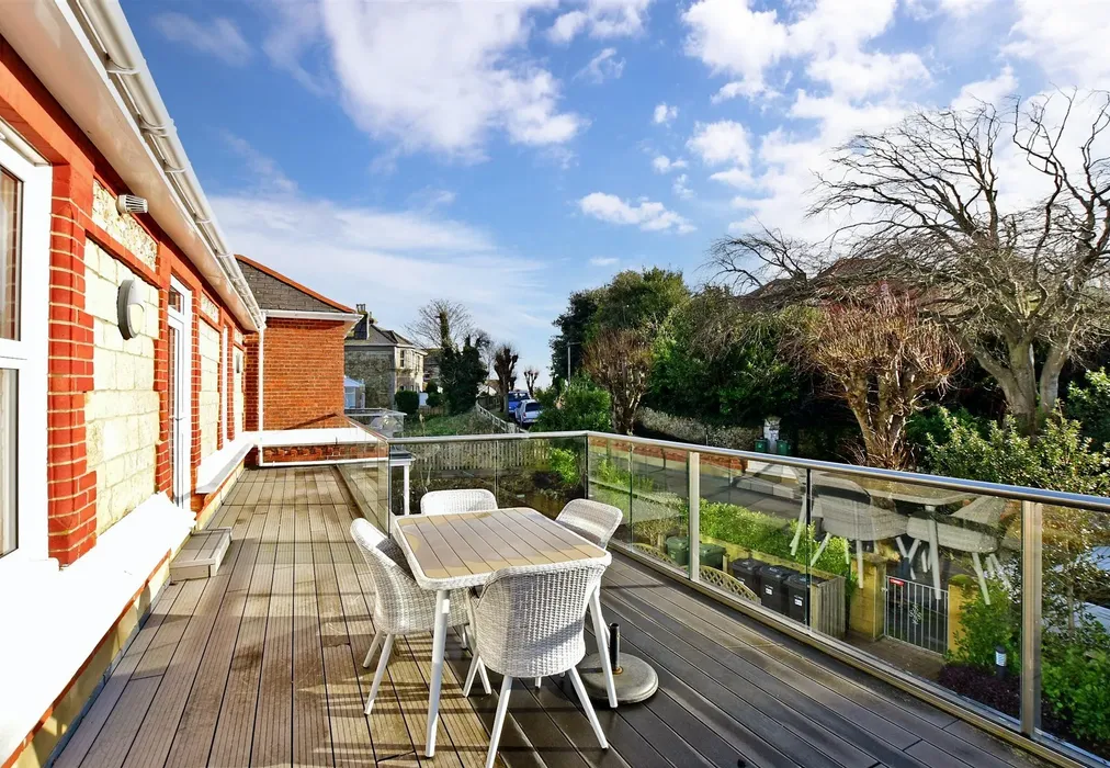 Cedar Balcony / Terrace - Crescent Road, Shanklin, Isle of Wight - Wards of Kent