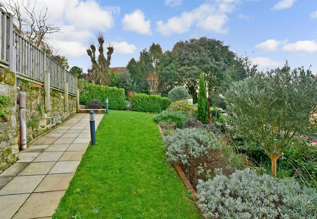 Side Garden - Crescent Road, Shanklin, Isle of Wight - Wards of Kent