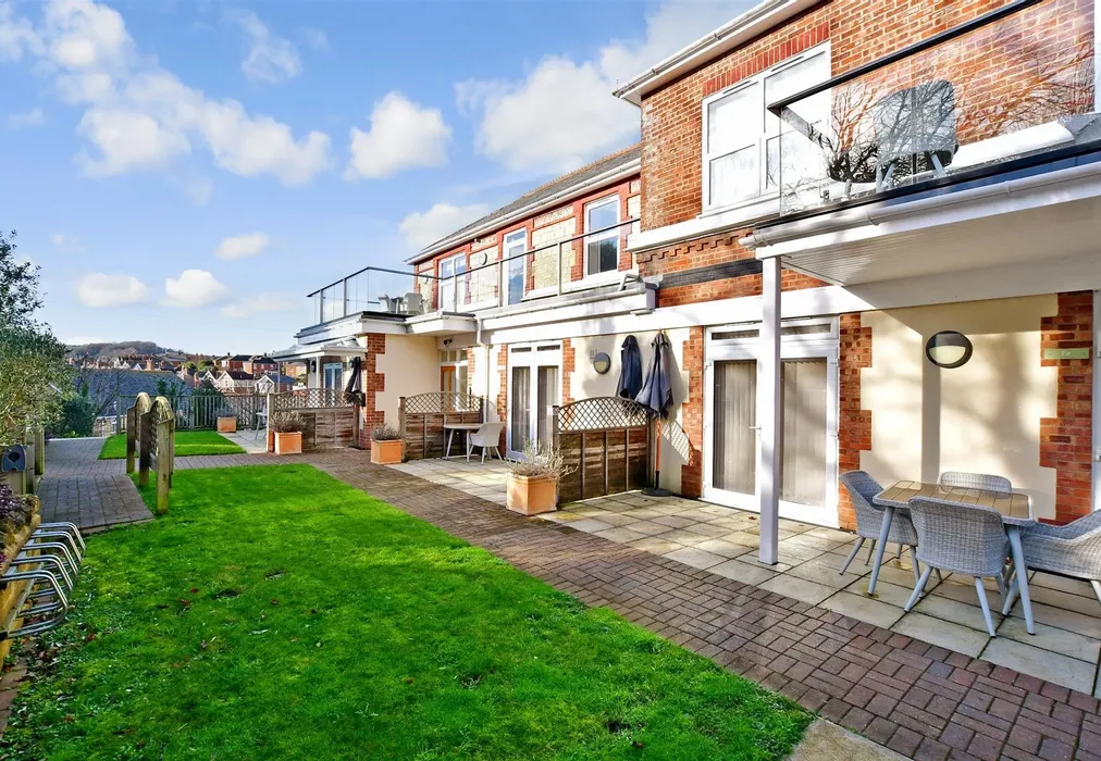 Front Garden - Crescent Road, Shanklin, Isle of Wight - Wards of Kent