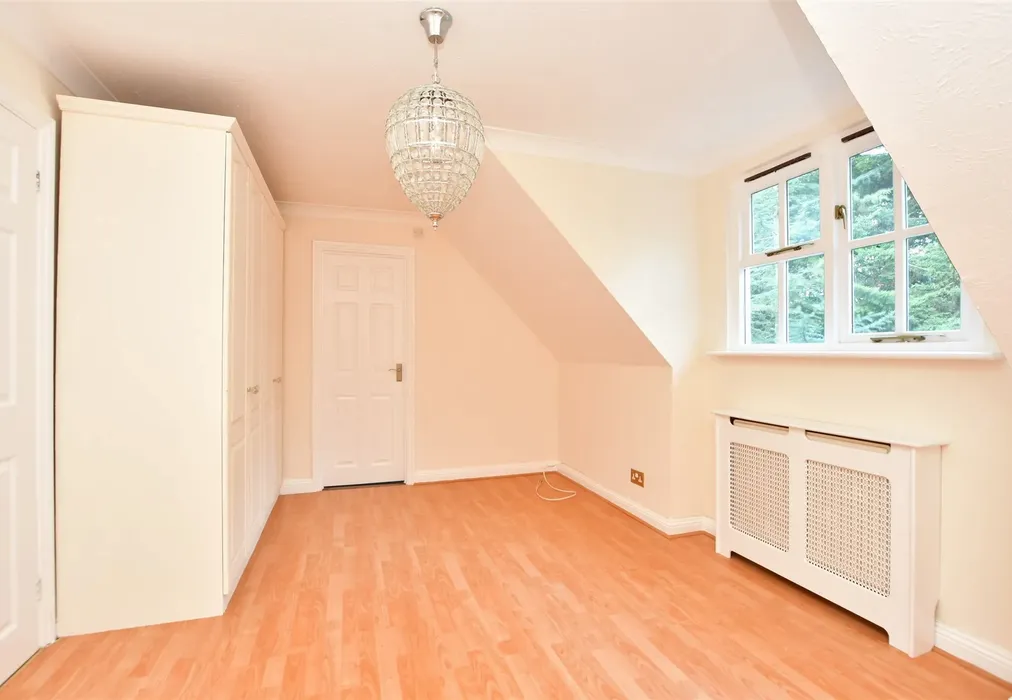 Bedroom 2 - The Street, Hartlip, Sittingbourne, Kent - Wards of Kent