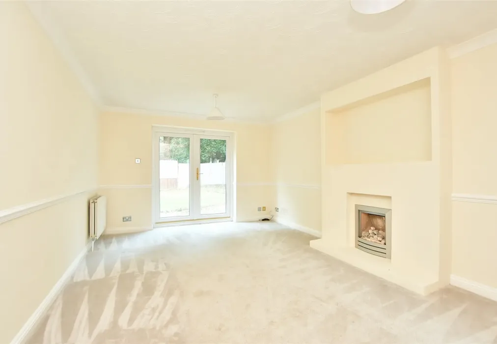 Lounge - The Street, Hartlip, Sittingbourne, Kent - Wards of Kent