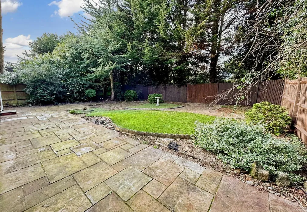 Rear Garden - The Street, Hartlip, Sittingbourne, Kent - Wards of Kent