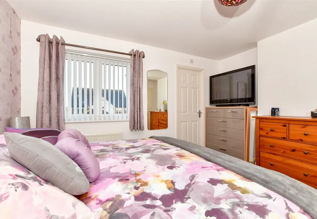 Bedroom 1 - Pollard Place, Whitstable, Kent - Wards of Kent