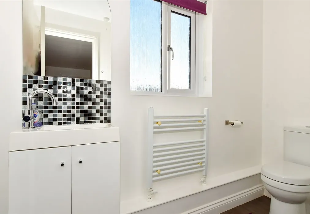 En-Suite Shower Room - Pollard Place, Whitstable, Kent - Wards of Kent