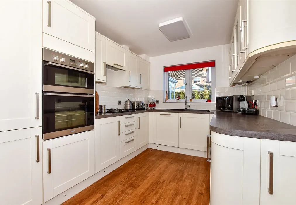 Kitchen - Pollard Place, Whitstable, Kent - Wards of Kent