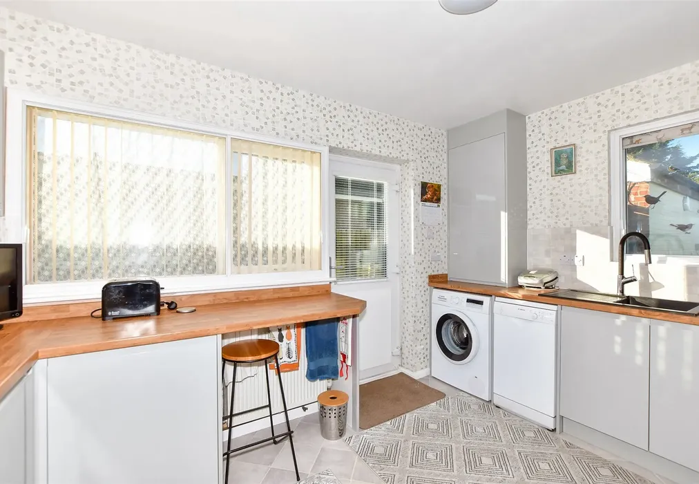 Kitchen - Meehan Road, Greatstone, New Romney, Kent - Wards of Kent