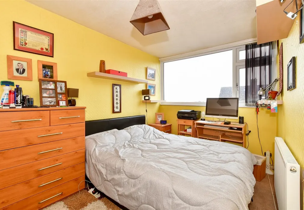 Bedroom 2 - The Rise, Ashford, Kent - Wards of Kent