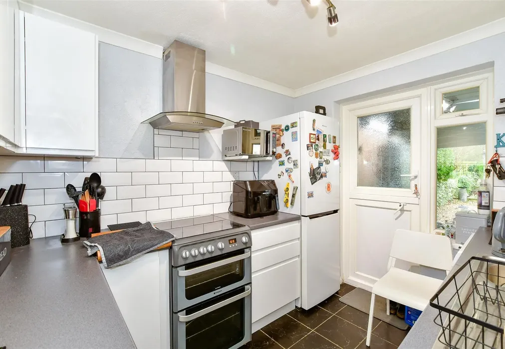 Kitchen - The Rise, Ashford, Kent - Wards of Kent