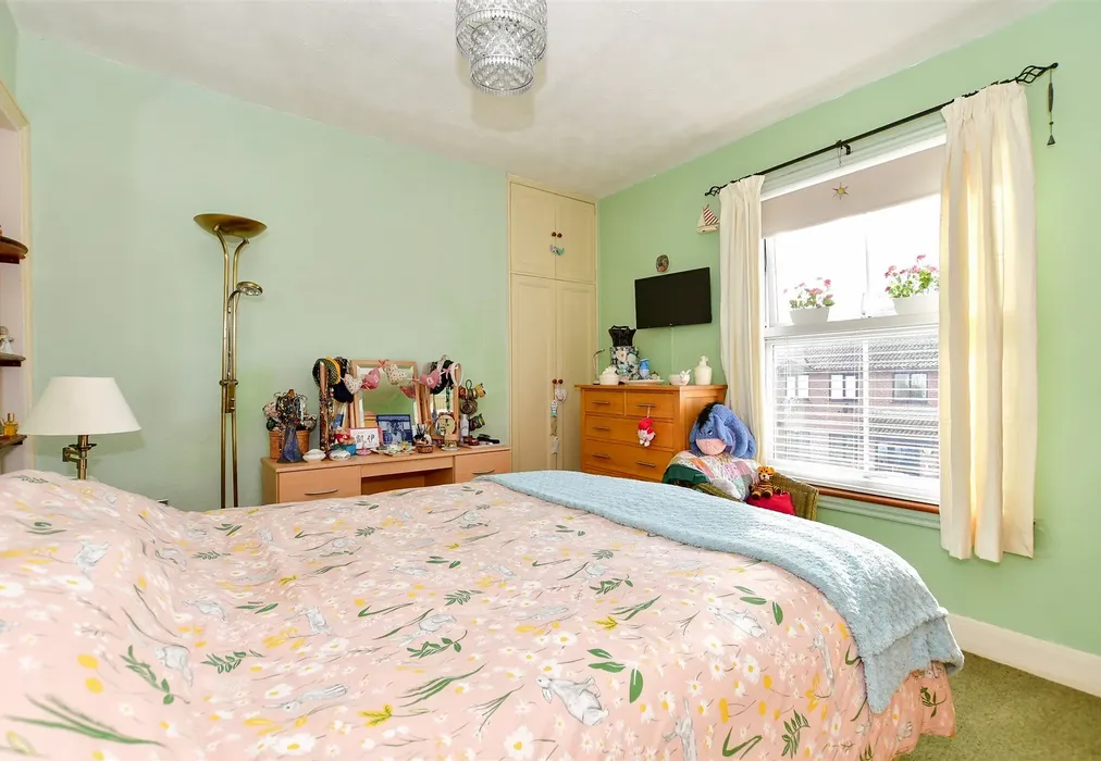 Bedroom 1 - Victoria Road, Hythe, Kent - Wards of Kent