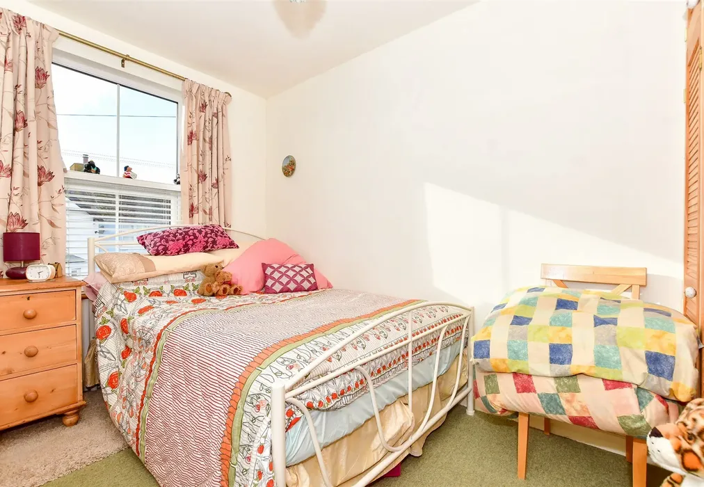Bedroom 2 - Victoria Road, Hythe, Kent - Wards of Kent