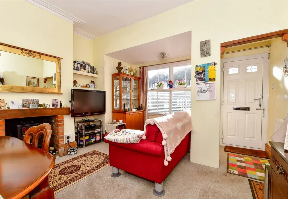 Lounge - Victoria Road, Hythe, Kent - Wards of Kent