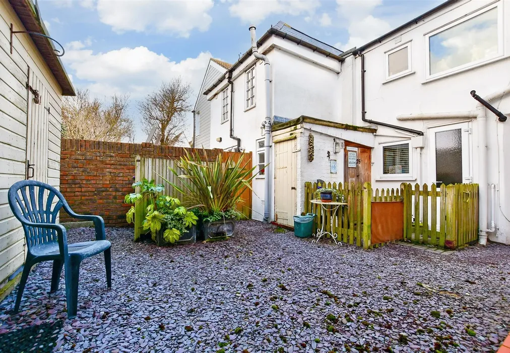 Communal Gardens - Victoria Road, Hythe, Kent - Wards of Kent