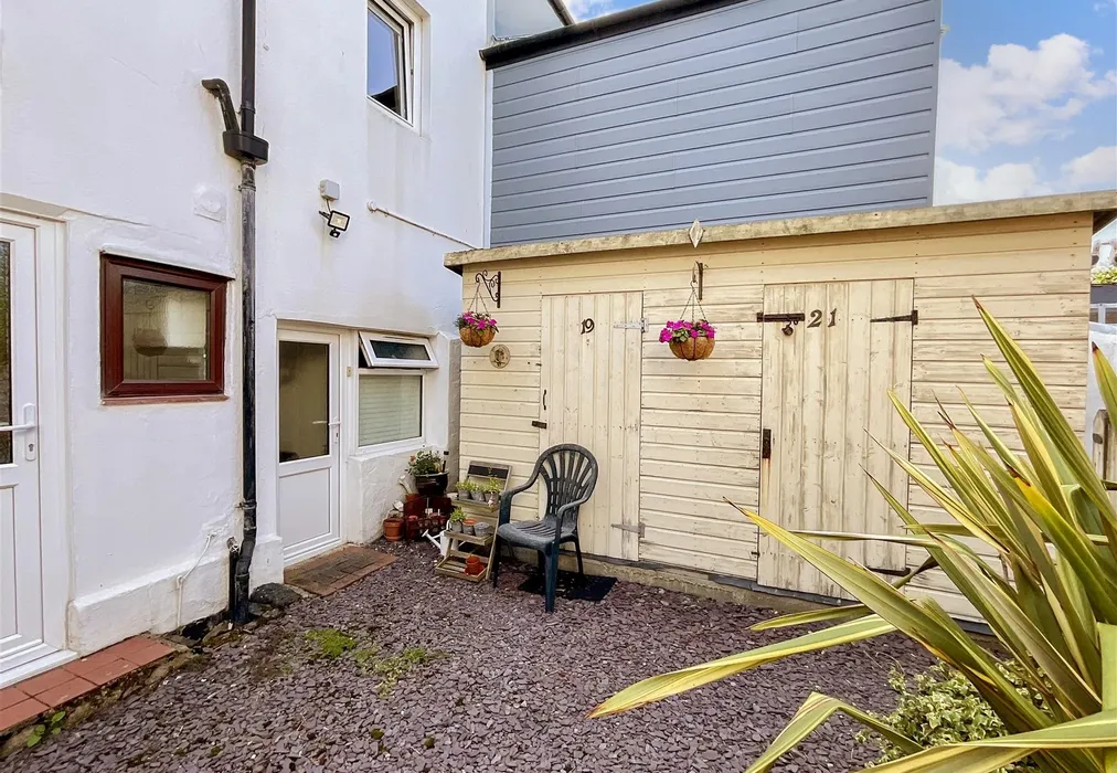 Communal Gardens - Victoria Road, Hythe, Kent - Wards of Kent