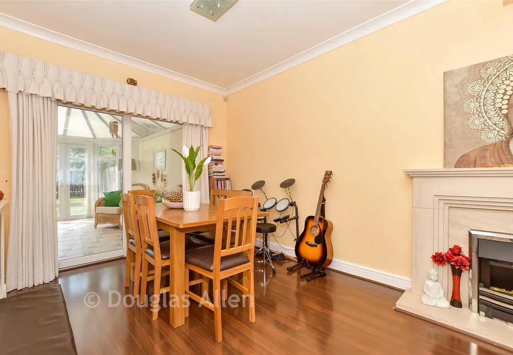Dining Area - Stanley Avenue, Dagenham, Essex - Wards of Kent