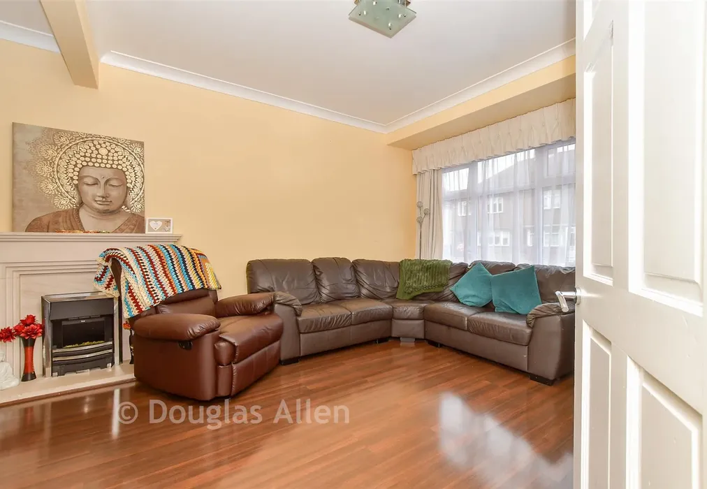 Lounge - Stanley Avenue, Dagenham, Essex - Wards of Kent