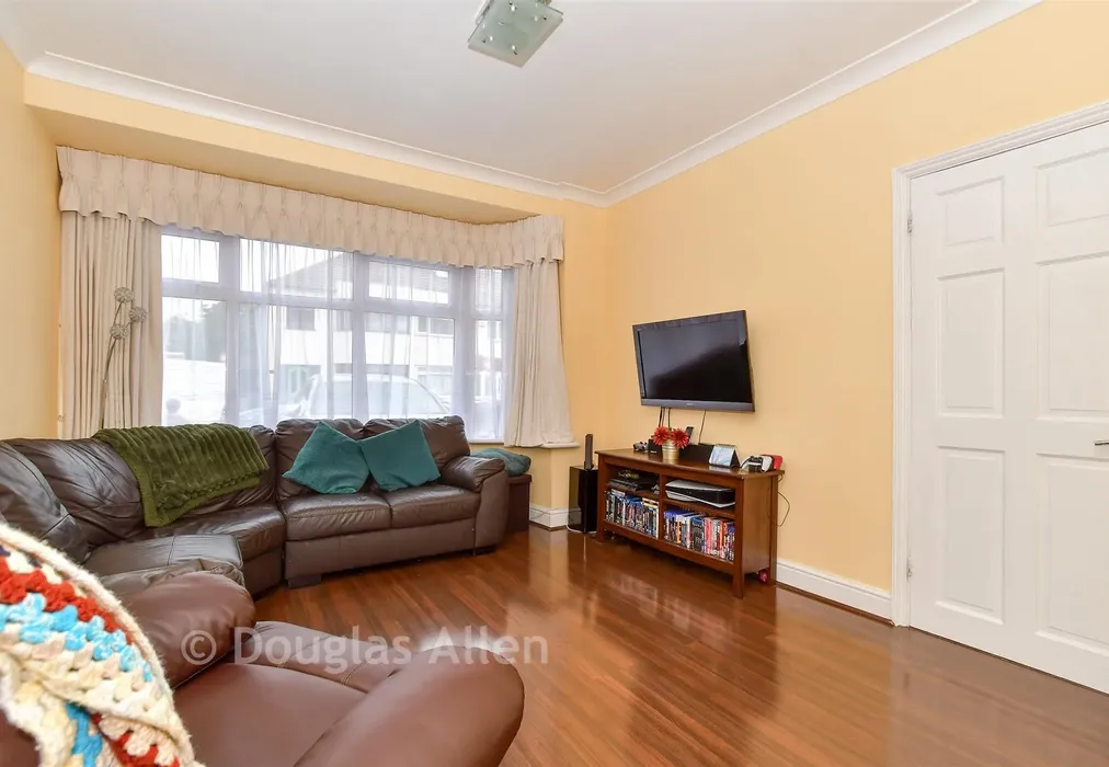 Lounge - Stanley Avenue, Dagenham, Essex - Wards of Kent