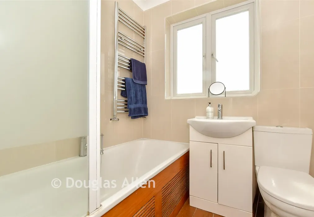 Bathroom - Stanley Avenue, Dagenham, Essex - Wards of Kent