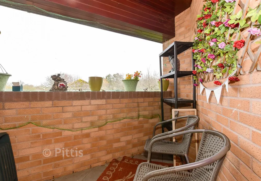 Balcony - Fairlee Road, Newport, Isle of Wight - Wards of Kent