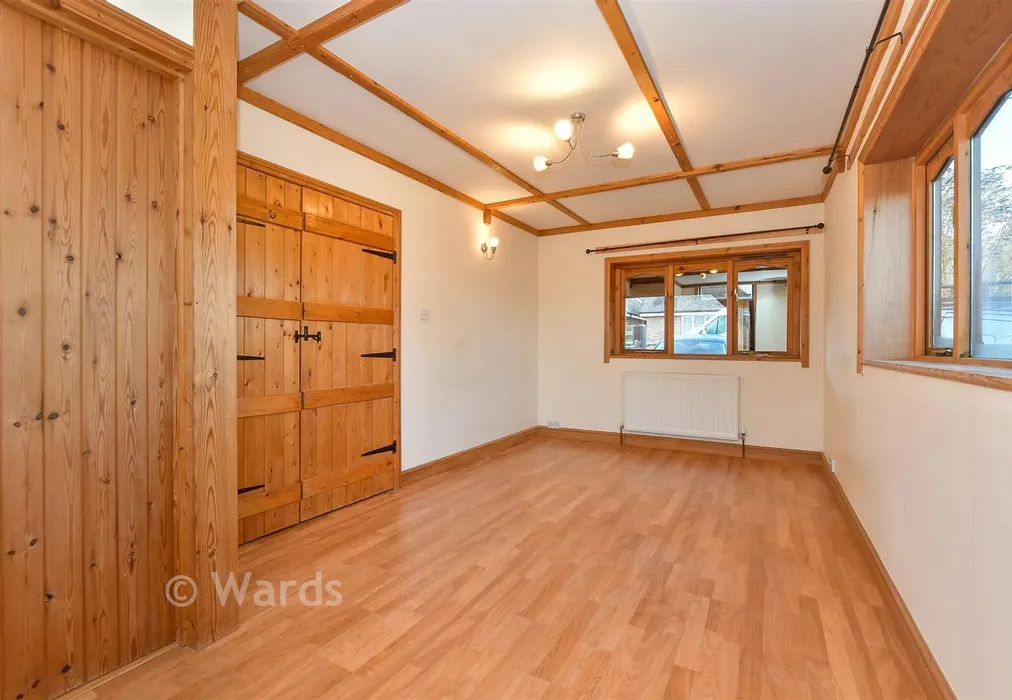 Bedroom 1 - Rolvenden Hill, Rolvenden, Cranbrook, Kent - Wards of Kent