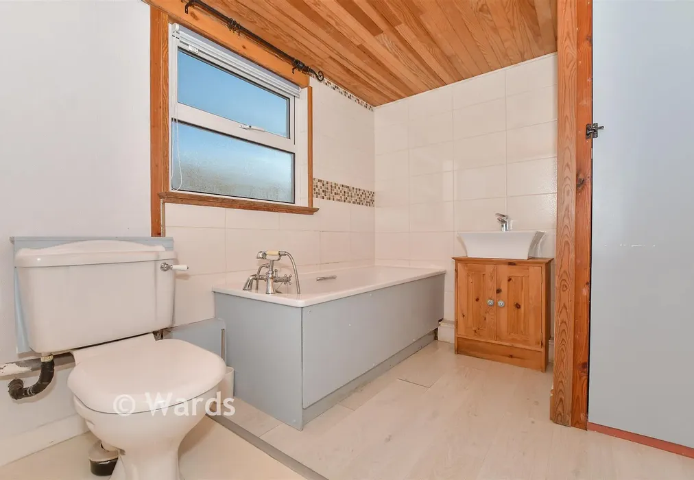 Bathroom - Rolvenden Hill, Rolvenden, Cranbrook, Kent - Wards of Kent