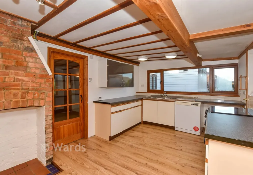 Kitchen - Rolvenden Hill, Rolvenden, Cranbrook, Kent - Wards of Kent