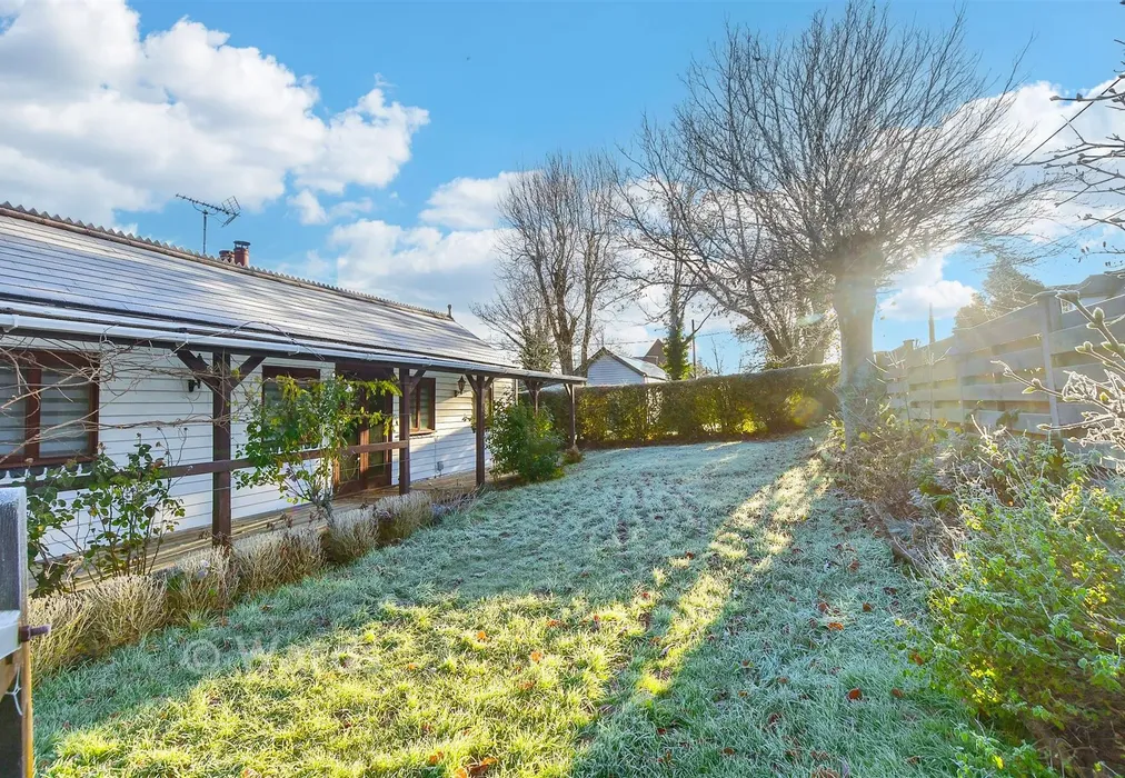 Front Garden - Rolvenden Hill, Rolvenden, Cranbrook, Kent - Wards of Kent